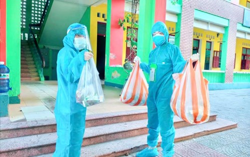 Sinh viên Đại học Đông Á hăng hái tình nguyện lên tuyến đầu