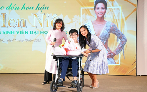 "Chú lính chì" qua đời hiến xác cho y học được trao bằng kỹ sư danh dự