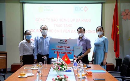 10 suất học bổng vượt khó từ Công ty bảo hiểm BIDV Đà Nẵng